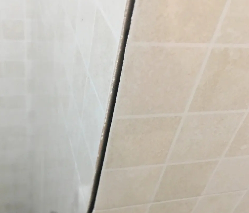 大悟瓷砖空鼓维修公司分享阳台瓷砖脱落的修复过程可以分为以下几个步骤